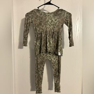 Ready Set Romper | Leaf Patterned Kids Bodysuit | Size 12/24 Months